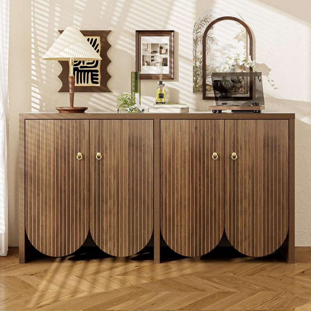 Enfilade marron finition noyer, 147 cm de large a 4 portes