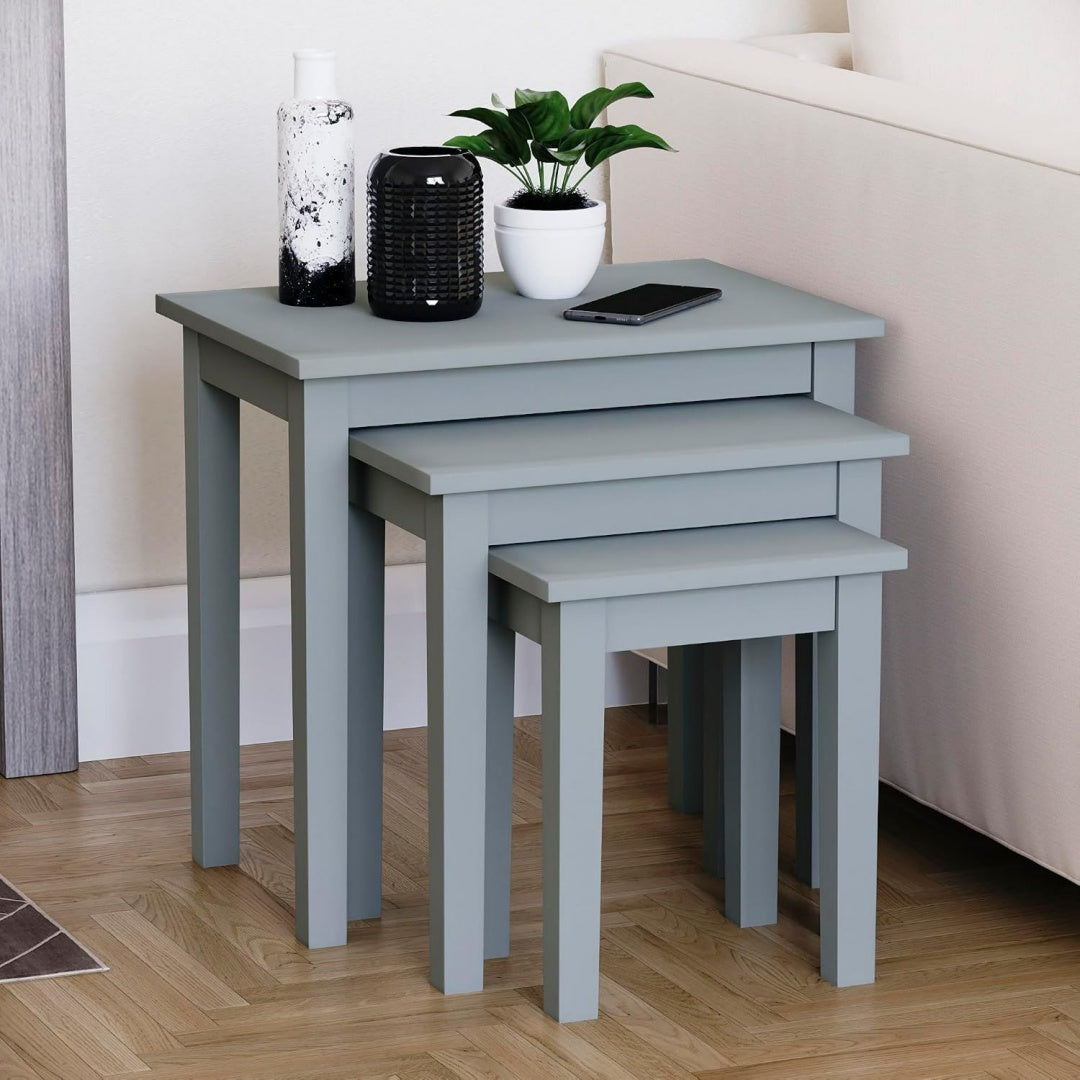 Table de bout de canape gris pour un rangement optimal